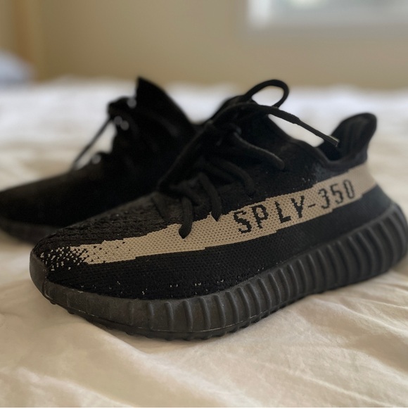 Adidas Yeezy 350 V2 Core Black/White, Women’s size 5 US - Picture 5 of 7